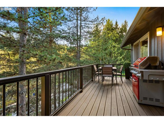 211 Nw SEBLAR Dr, Portland, OR 97210