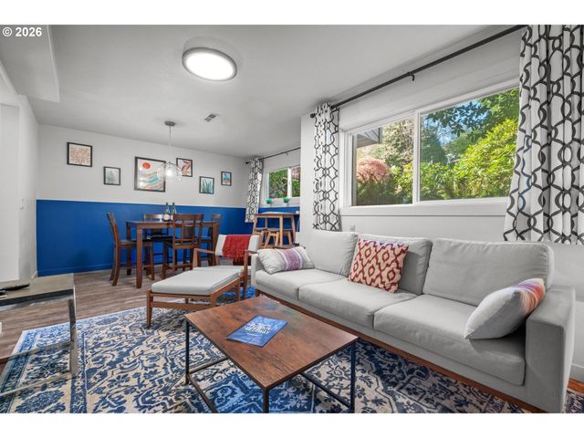 211 Nw SEBLAR Dr, Portland, OR 97210