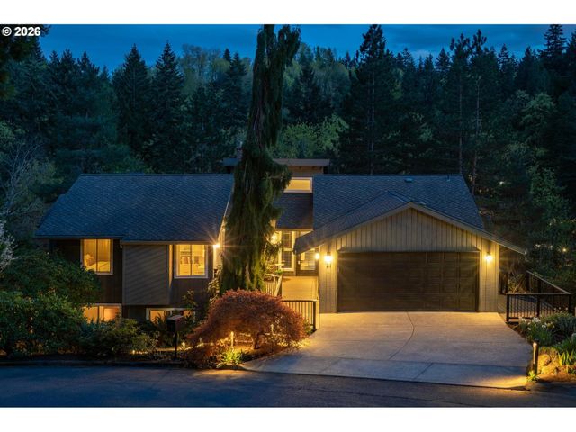 211 Nw SEBLAR Dr, Portland, OR 97210