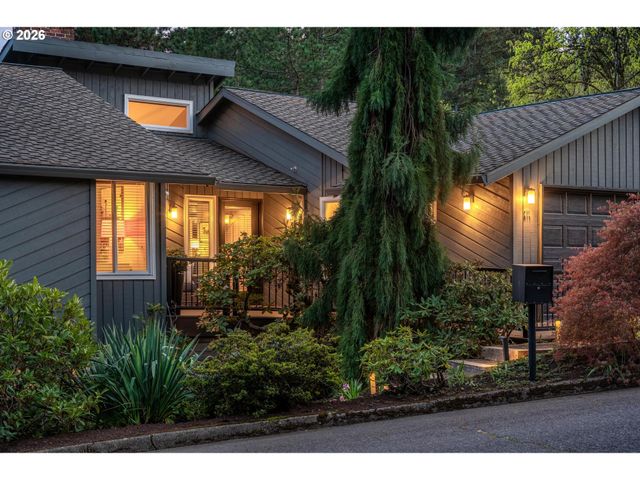 211 Nw SEBLAR Dr, Portland, OR 97210