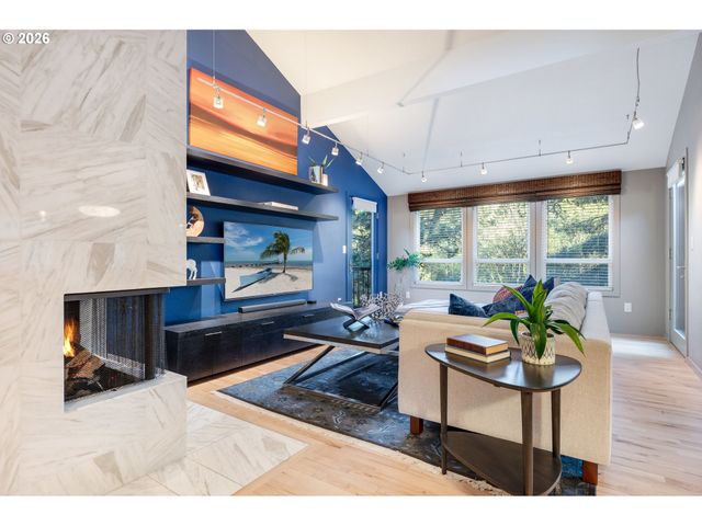 211 Nw SEBLAR Dr, Portland, OR 97210