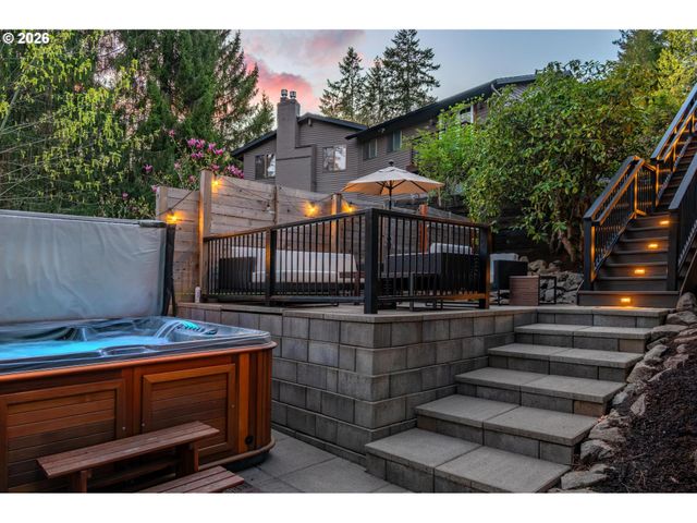 211 Nw SEBLAR Dr, Portland, OR 97210