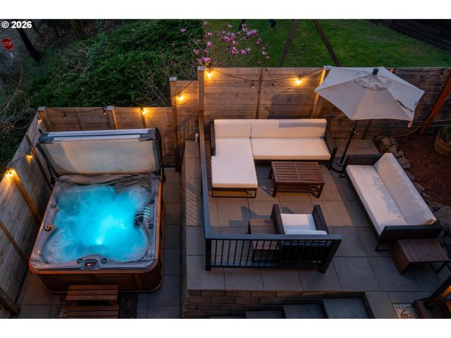 211 Nw SEBLAR Dr, Portland, OR 97210