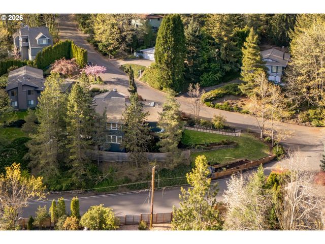 211 Nw SEBLAR Dr, Portland, OR 97210