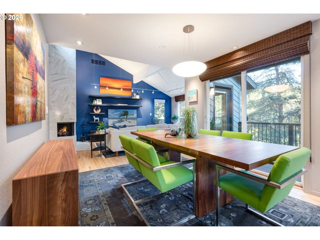 211 Nw SEBLAR Dr, Portland, OR 97210