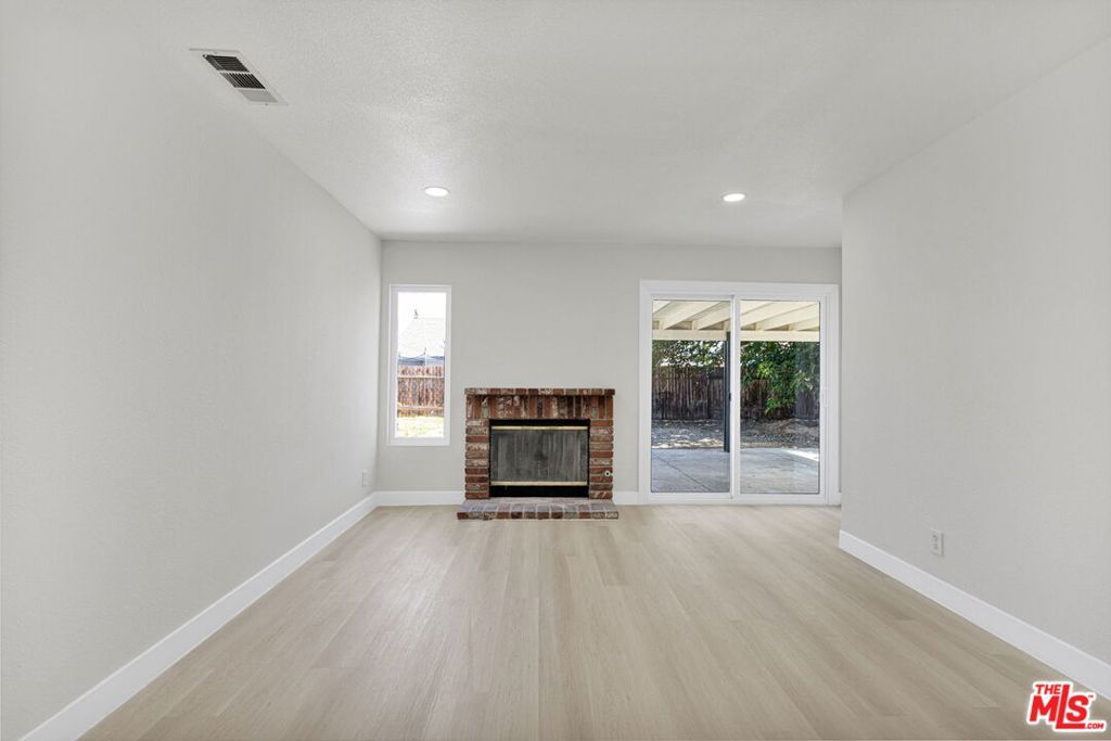 Image 10 of property listing at 10424 Peach Court, Adelanto, CA 92301