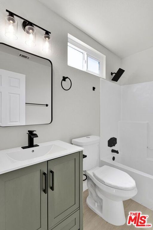 Image 16 of property listing at 10424 Peach Court, Adelanto, CA 92301