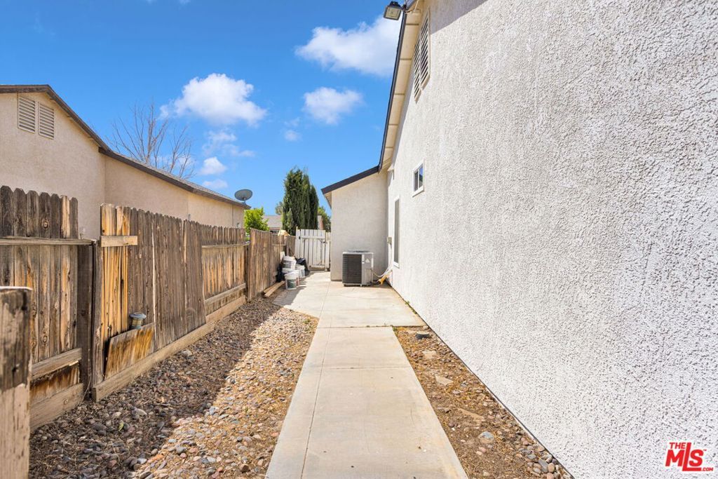 Image 26 of property listing at 10424 Peach Court, Adelanto, CA 92301