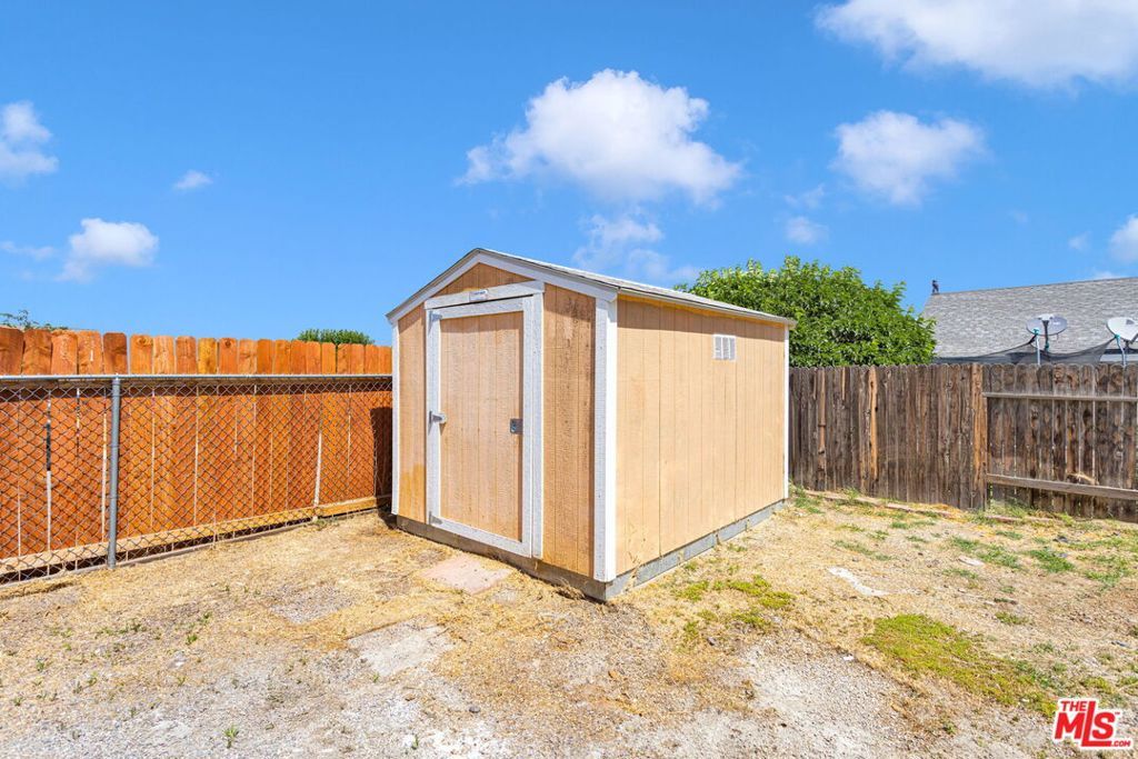 Image 29 of property listing at 10424 Peach Court, Adelanto, CA 92301