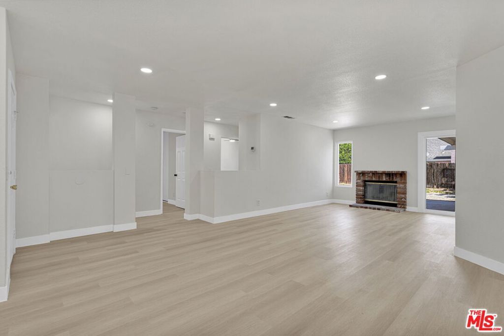 Image 5 of property listing at 10424 Peach Court, Adelanto, CA 92301