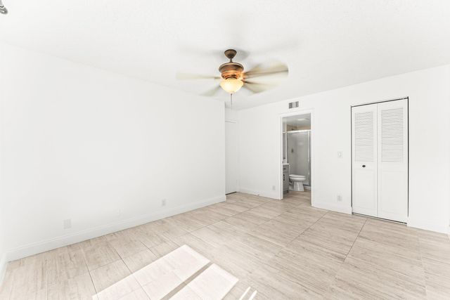 1117 Green Pine Boulevard D2, West Palm Beach, FL 33409