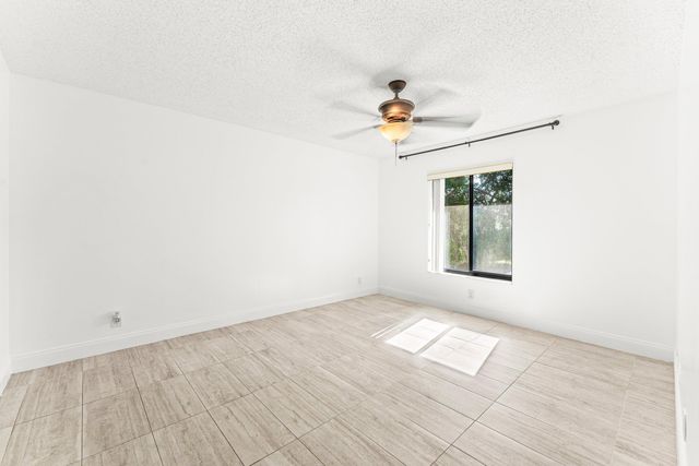 1117 Green Pine Boulevard D2, West Palm Beach, FL 33409