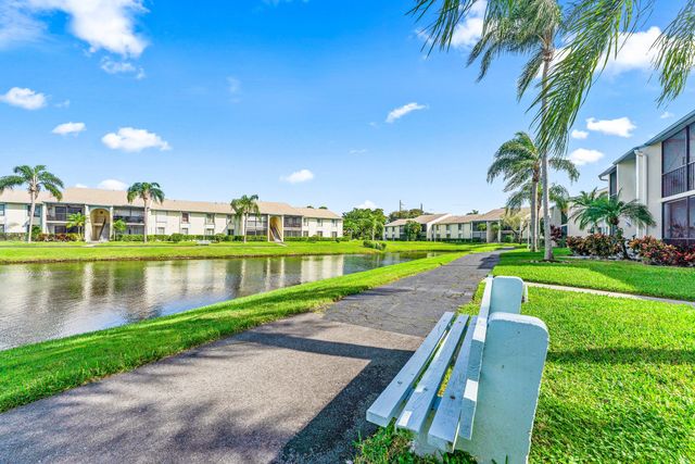 1117 Green Pine Boulevard D2, West Palm Beach, FL 33409