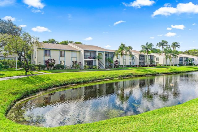 1117 Green Pine Boulevard D2, West Palm Beach, FL 33409