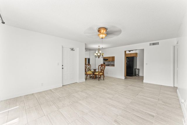 1117 Green Pine Boulevard D2, West Palm Beach, FL 33409