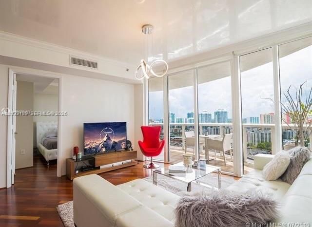 17201 Collins Avenue 2209, Sunny Isles Beach, FL 33160