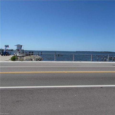 4262 Pine Island RD NW, Matlacha, FL 33993