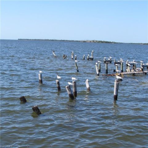 4262 Pine Island RD NW, Matlacha, FL 33993