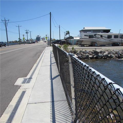 4262 Pine Island RD NW, Matlacha, FL 33993