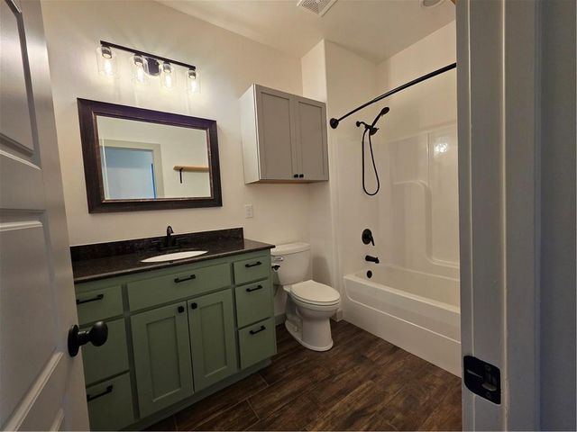 8 Horncastle Drive, Bella Vista, AR 72714