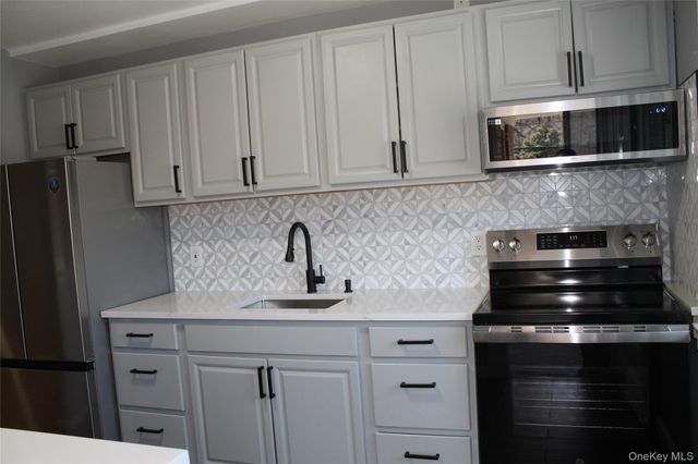 810 Blooming Grove Turnpike 7, New Windsor, NY 12553