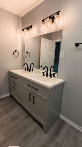 408 S Santa Fe Street, Wolfe City, TX 75496