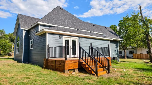 408 S Santa Fe Street, Wolfe City, TX 75496