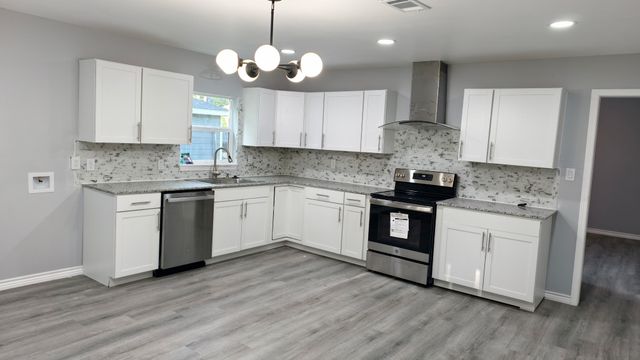 408 S Santa Fe Street, Wolfe City, TX 75496