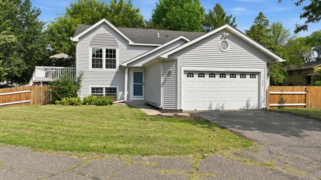 17604 Lorence Way, Eden Prairie, MN 55346