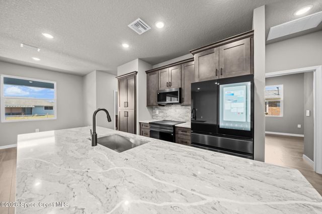 1008 Tevis Street SE, Palm Bay, FL 32909