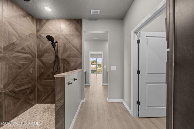 1008 Tevis Street SE, Palm Bay, FL 32909