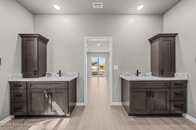 1008 Tevis Street SE, Palm Bay, FL 32909