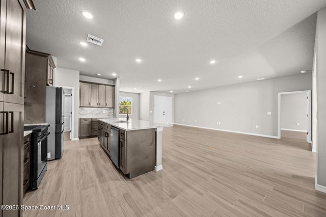 1008 Tevis Street SE, Palm Bay, FL 32909