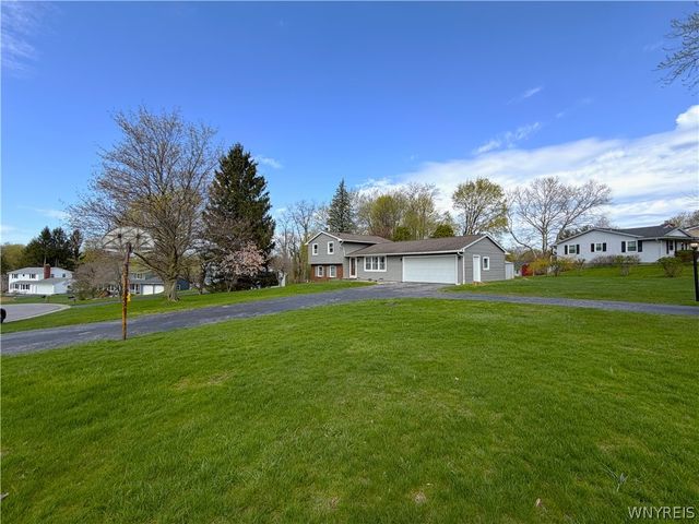 24 Dahlia Drive, Perinton, NY 14450