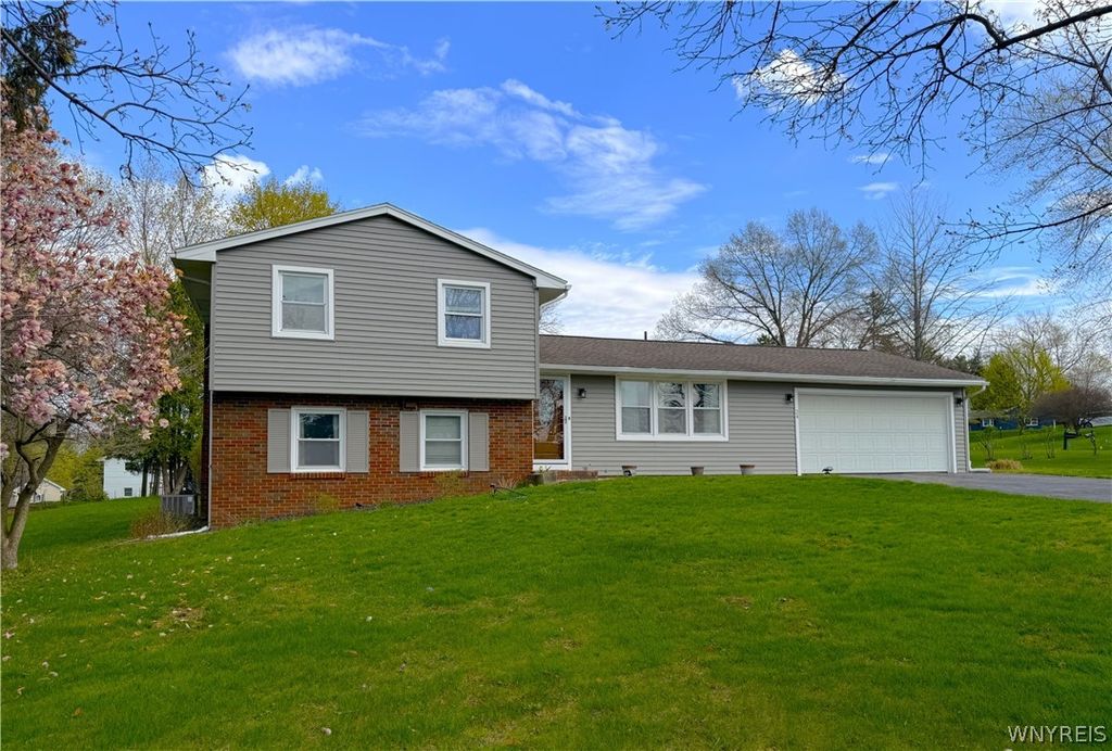 24 Dahlia Drive, Perinton, NY 14450