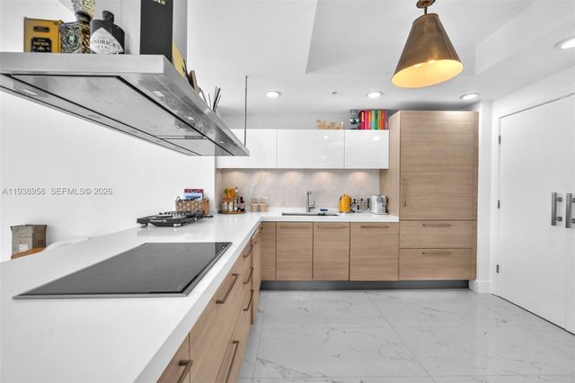 17111 Biscayne Blvd 411, North Miami Beach, FL 33160