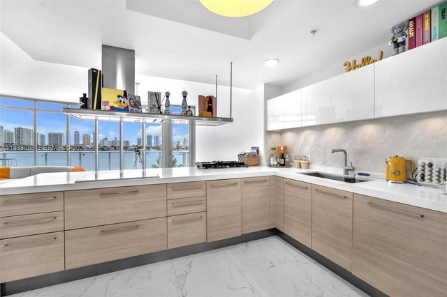 17111 Biscayne Blvd 411, North Miami Beach, FL 33160