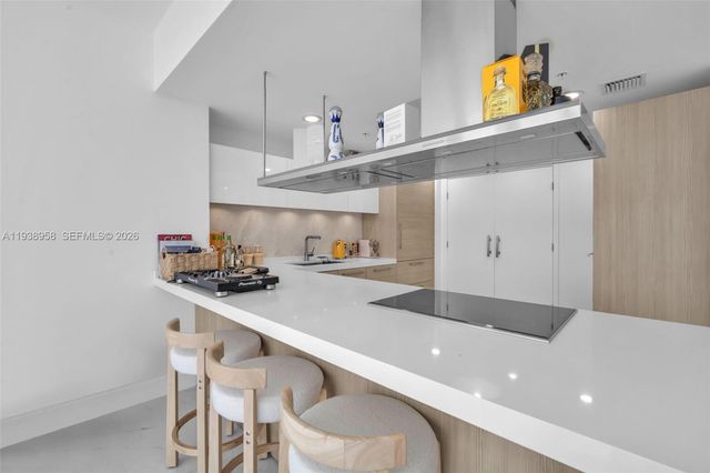 17111 Biscayne Blvd 411, North Miami Beach, FL 33160