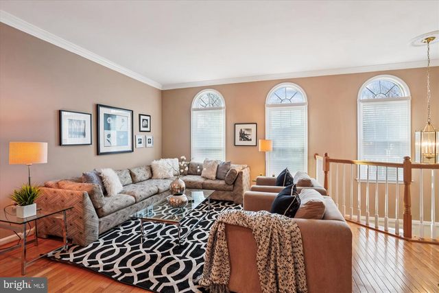 4153 KENTMERE SQ, Fairfax, VA 22030