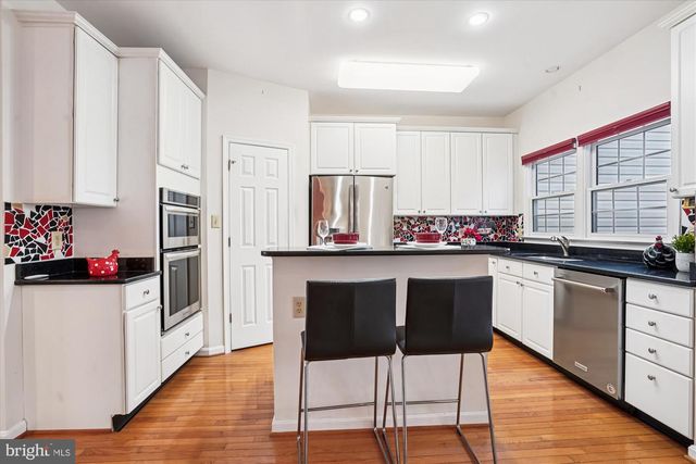 4153 KENTMERE SQ, Fairfax, VA 22030