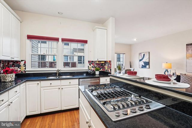 4153 KENTMERE SQ, Fairfax, VA 22030