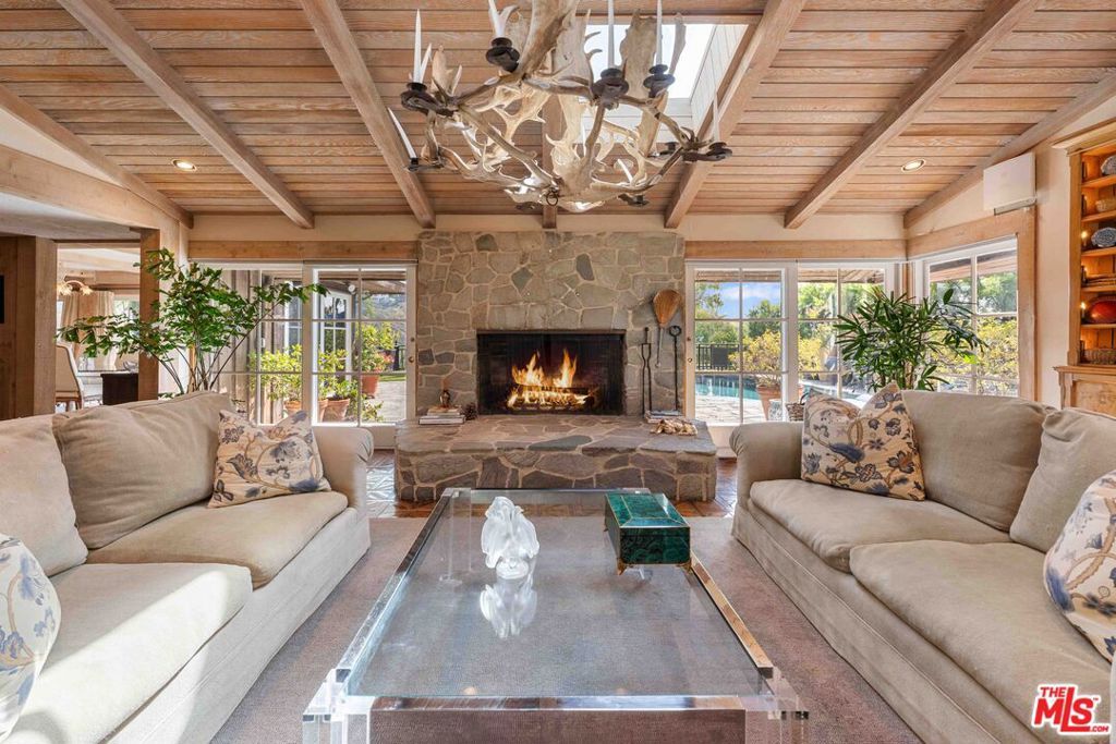 1250 Shadow Hill Way, Beverly Hills, CA 90210 — exterior