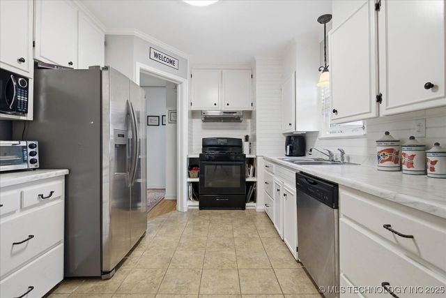 2250 S Jamestown Avenue, Tulsa, OK 74114