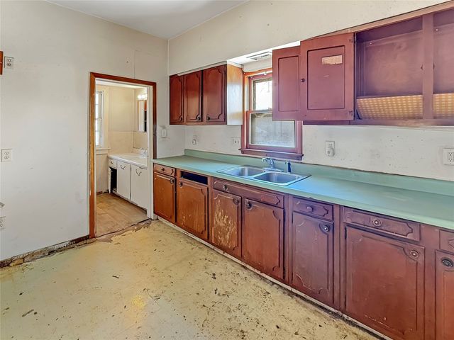 425 2nd Street, West Des Moines, IA 50265