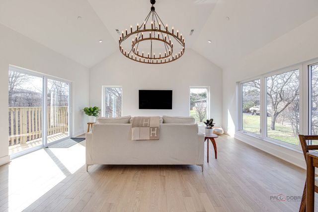 19 Marina Drive, Des Plaines, IL 60016