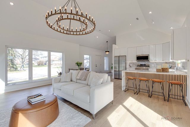 19 Marina Drive, Des Plaines, IL 60016