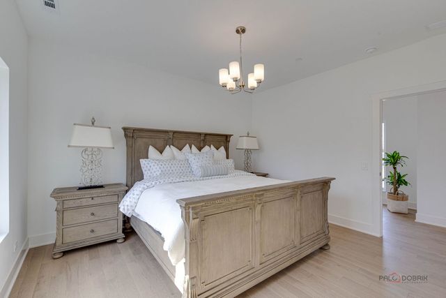 19 Marina Drive, Des Plaines, IL 60016