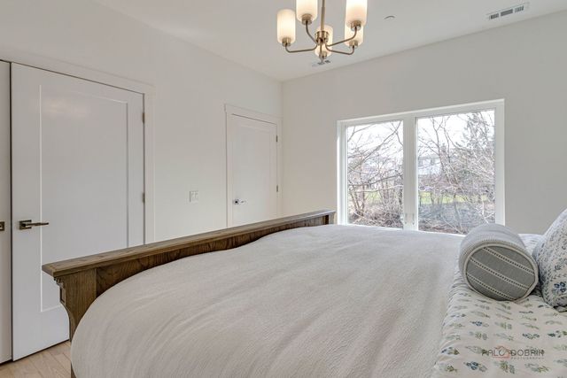 19 Marina Drive, Des Plaines, IL 60016