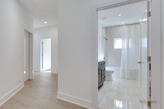 19 Marina Drive, Des Plaines, IL 60016