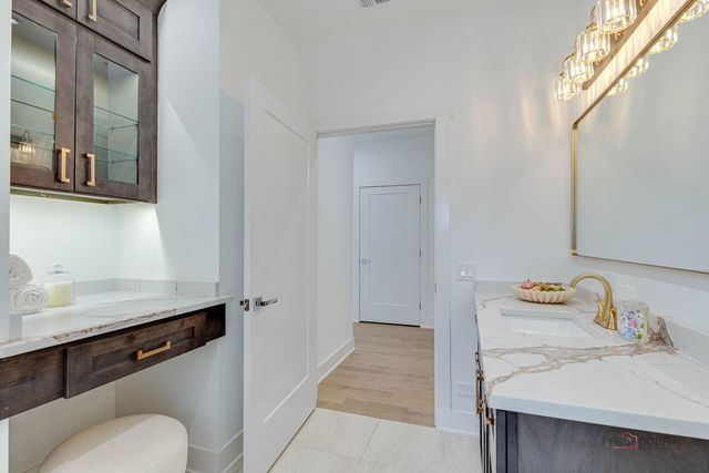 19 Marina Drive, Des Plaines, IL 60016